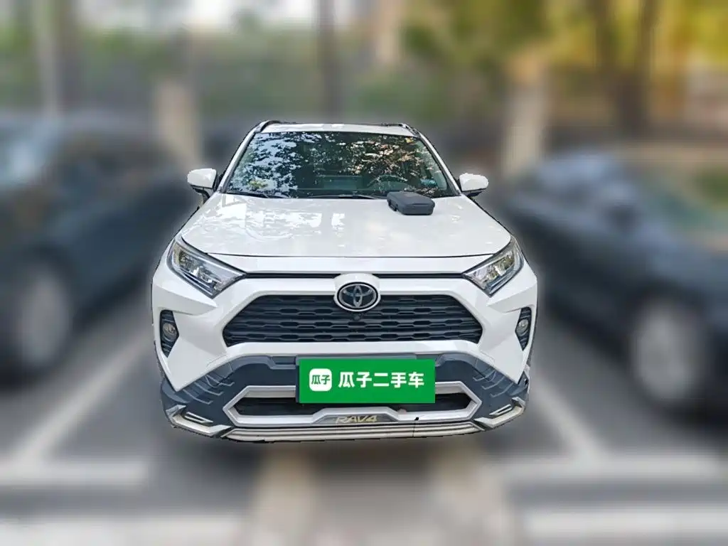 Toyota RAV4 — фото 2