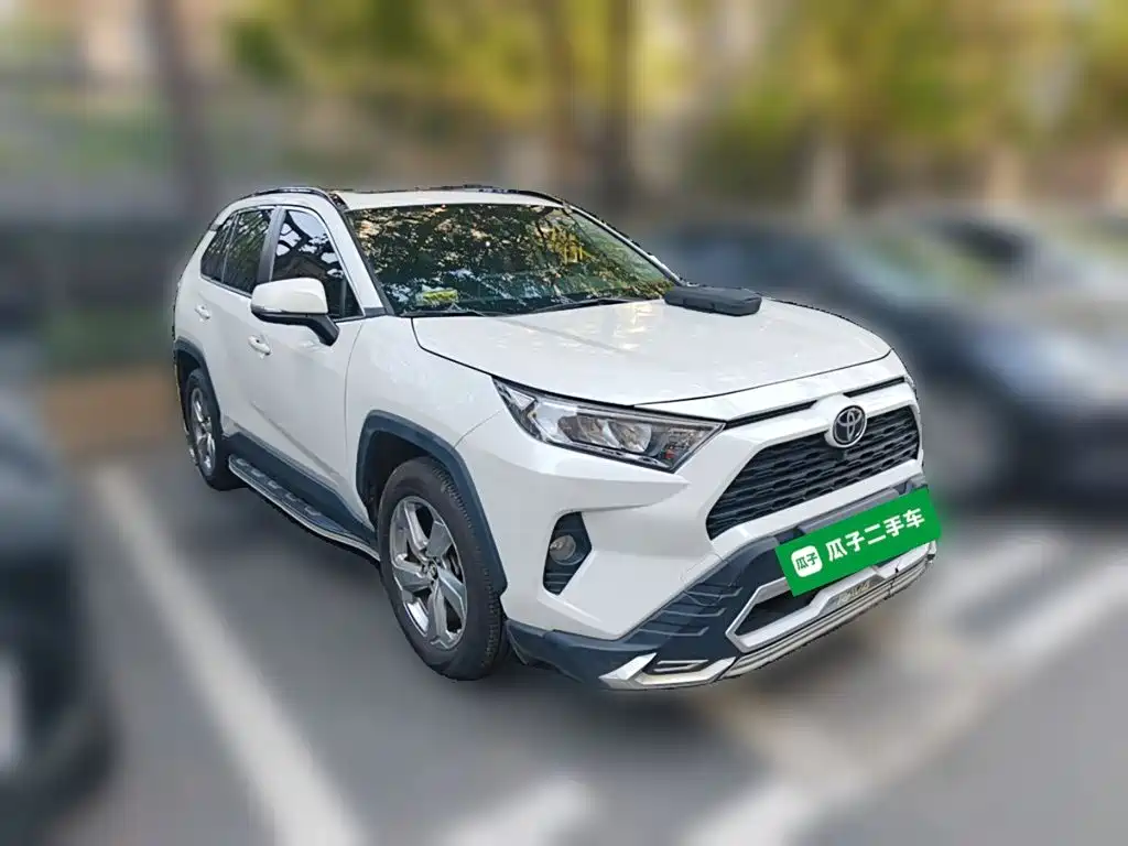 Toyota RAV4 — фото 3