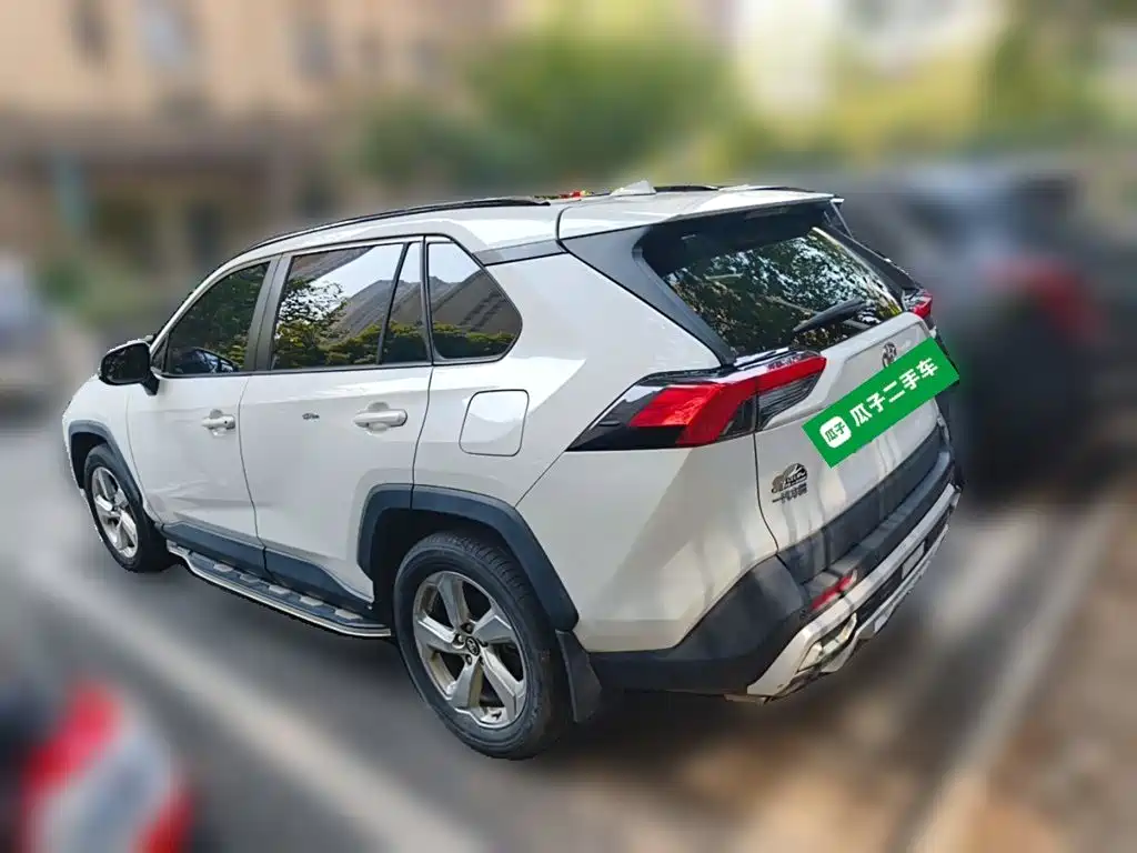 Toyota RAV4 — фото 4