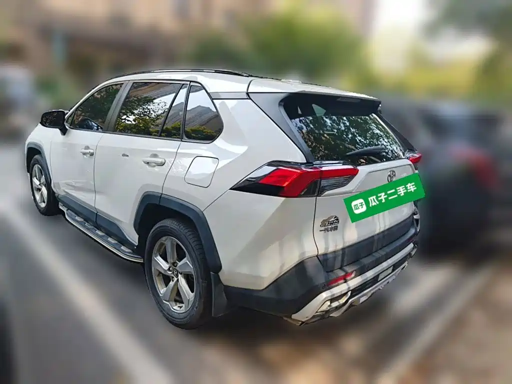 Toyota RAV4 — фото 5