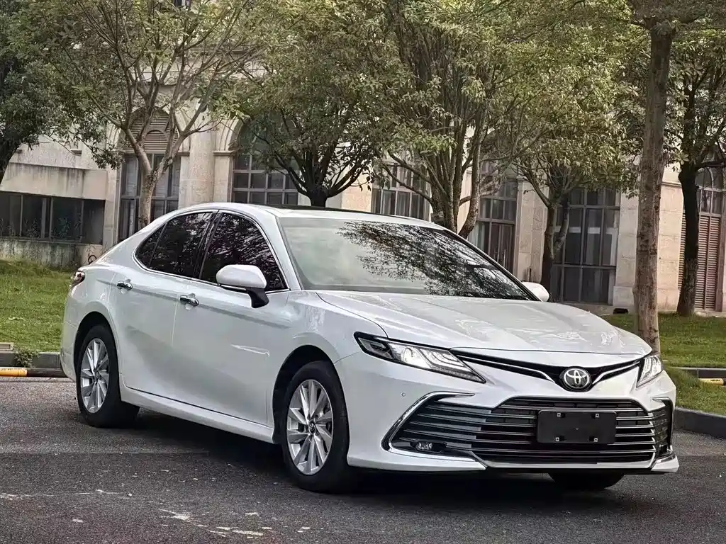 Toyota Camry — фото 3