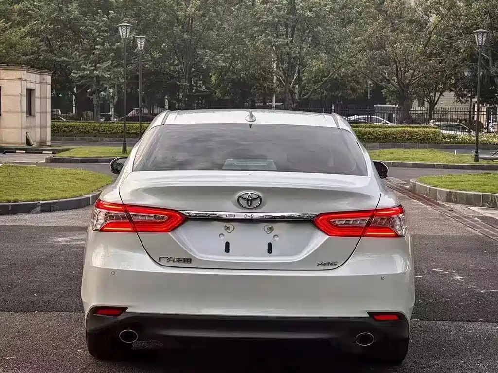 Toyota Camry — фото 8