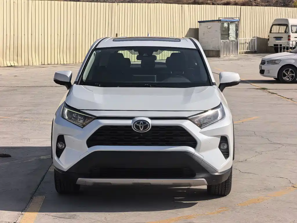 Toyota RAV4 — фото 2