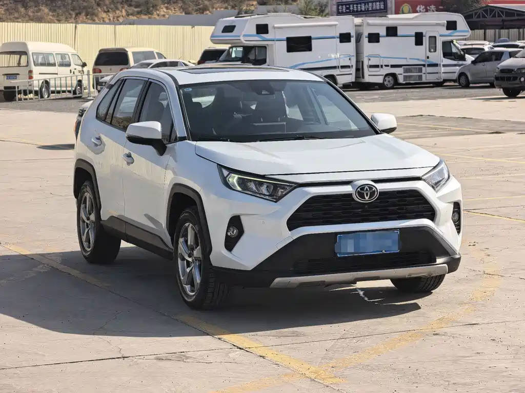 Toyota RAV4 — фото 3