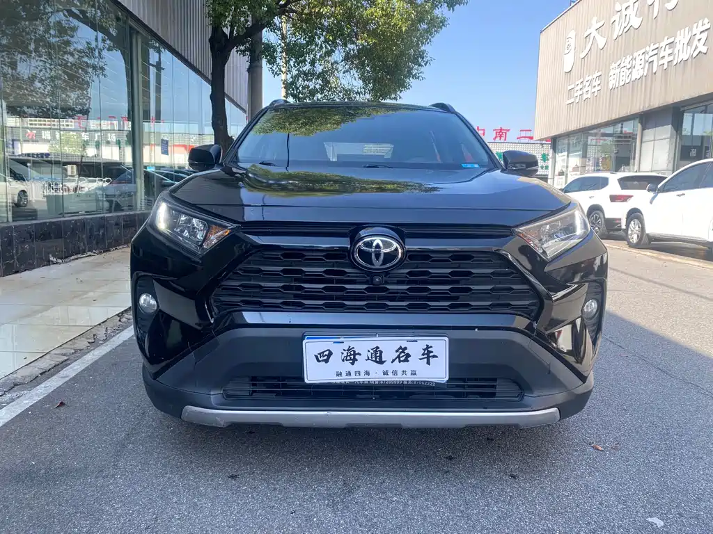 Toyota RAV4 — фото 2