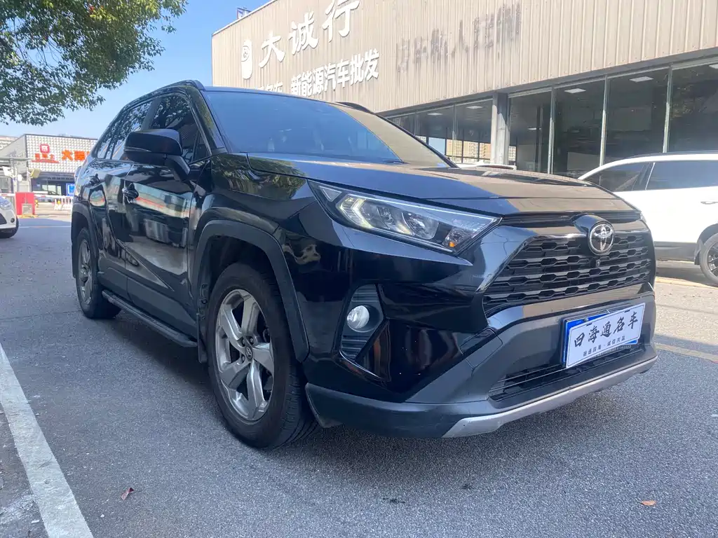 Toyota RAV4 — фото 3