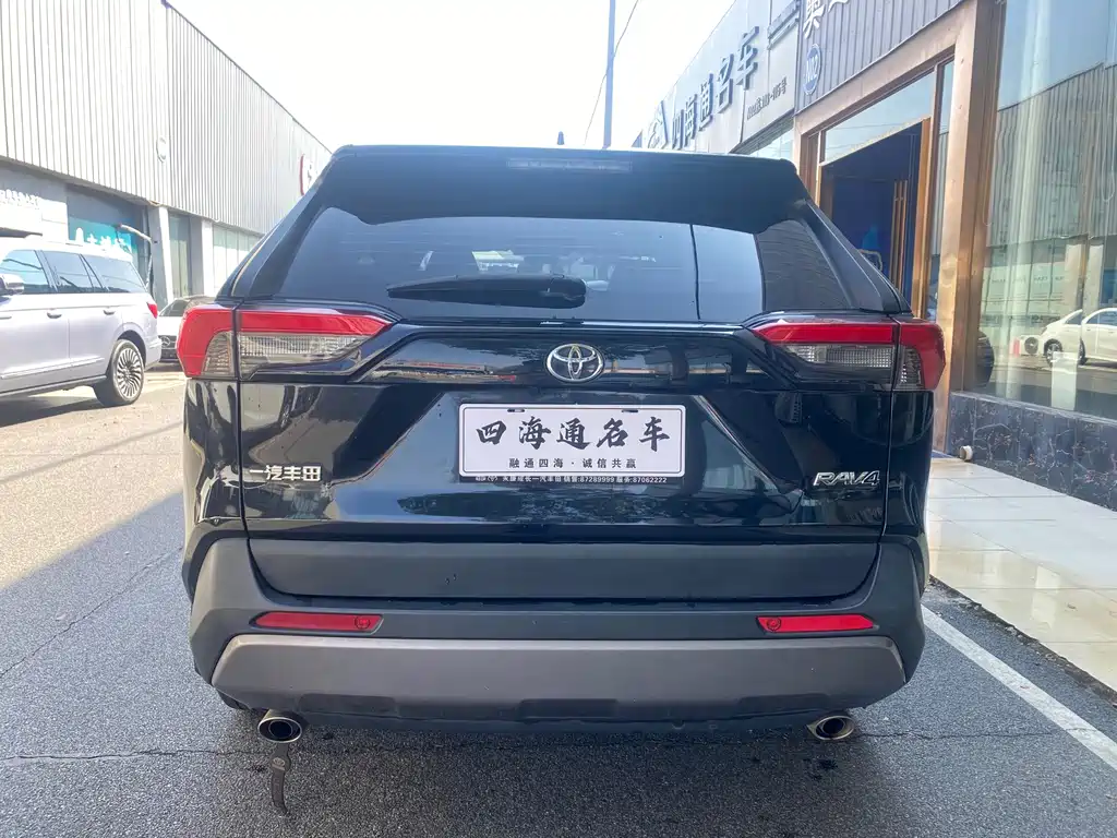 Toyota RAV4 — фото 4