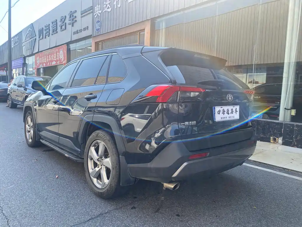 Toyota RAV4 — фото 6