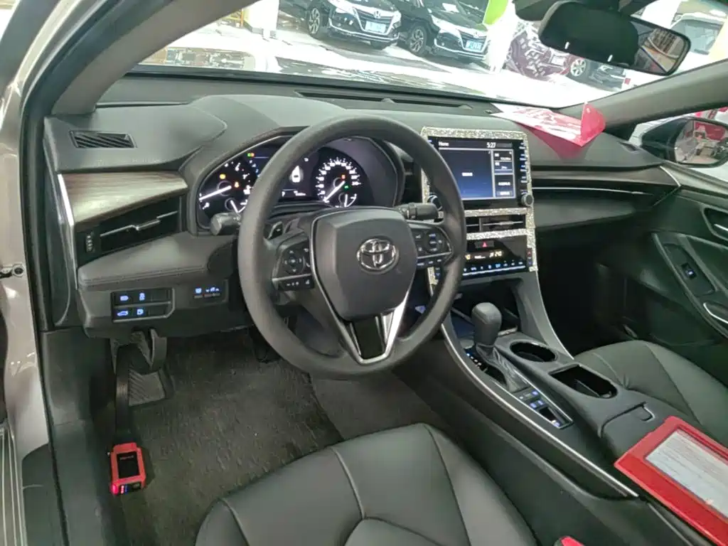 Toyota Avalon — фото 10