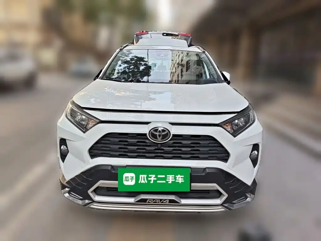 Toyota RAV4 — фото 2