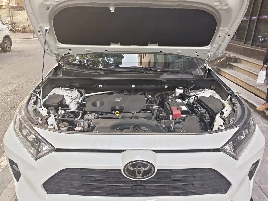 Toyota RAV4 — фото 16