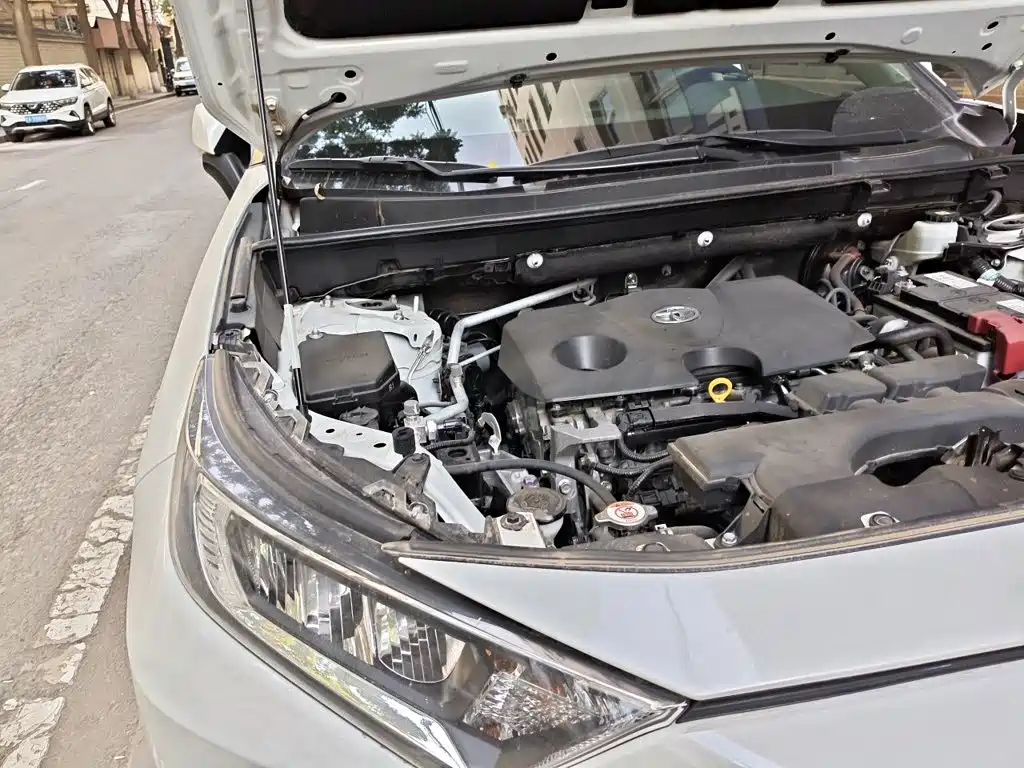 Toyota RAV4 — фото 20