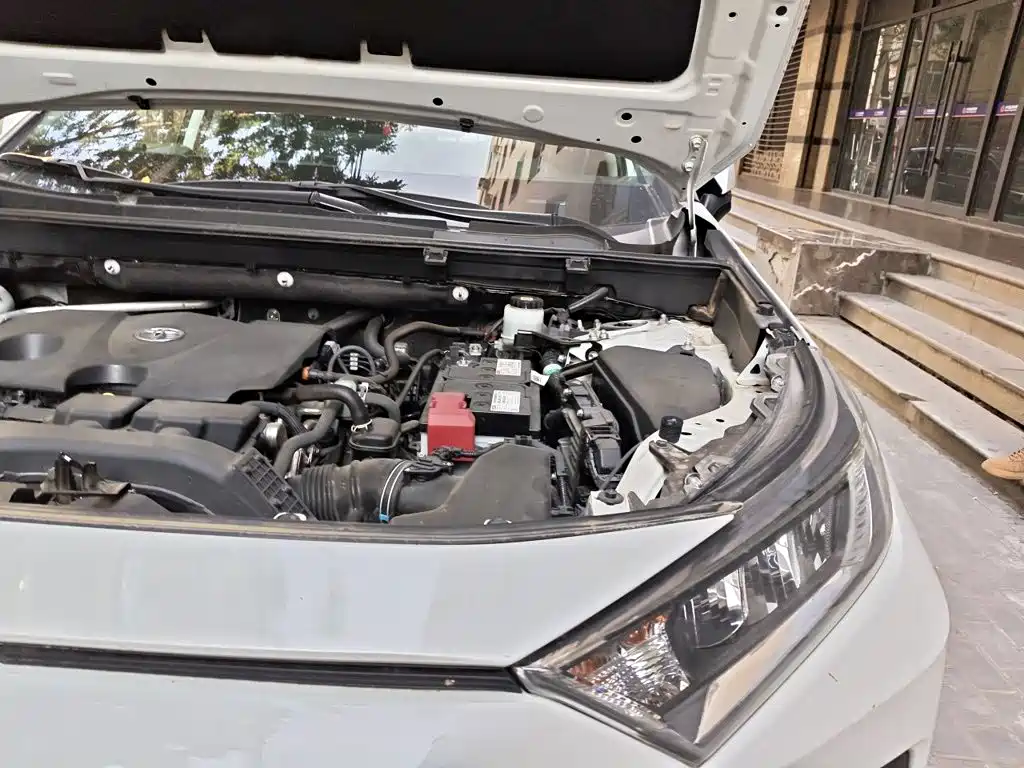 Toyota RAV4 — фото 21