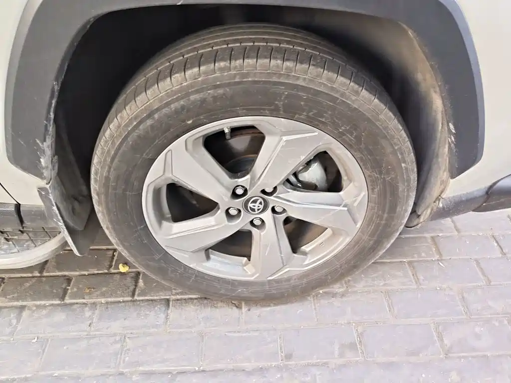 Toyota RAV4 — фото 24