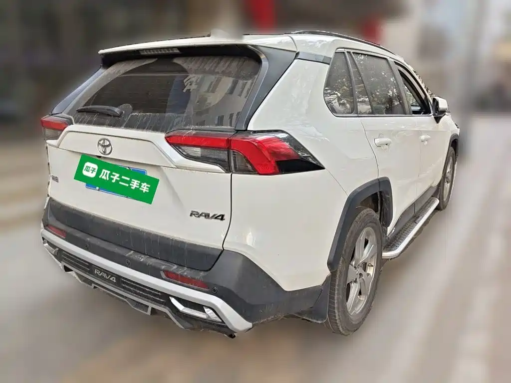 Toyota RAV4 — фото 4