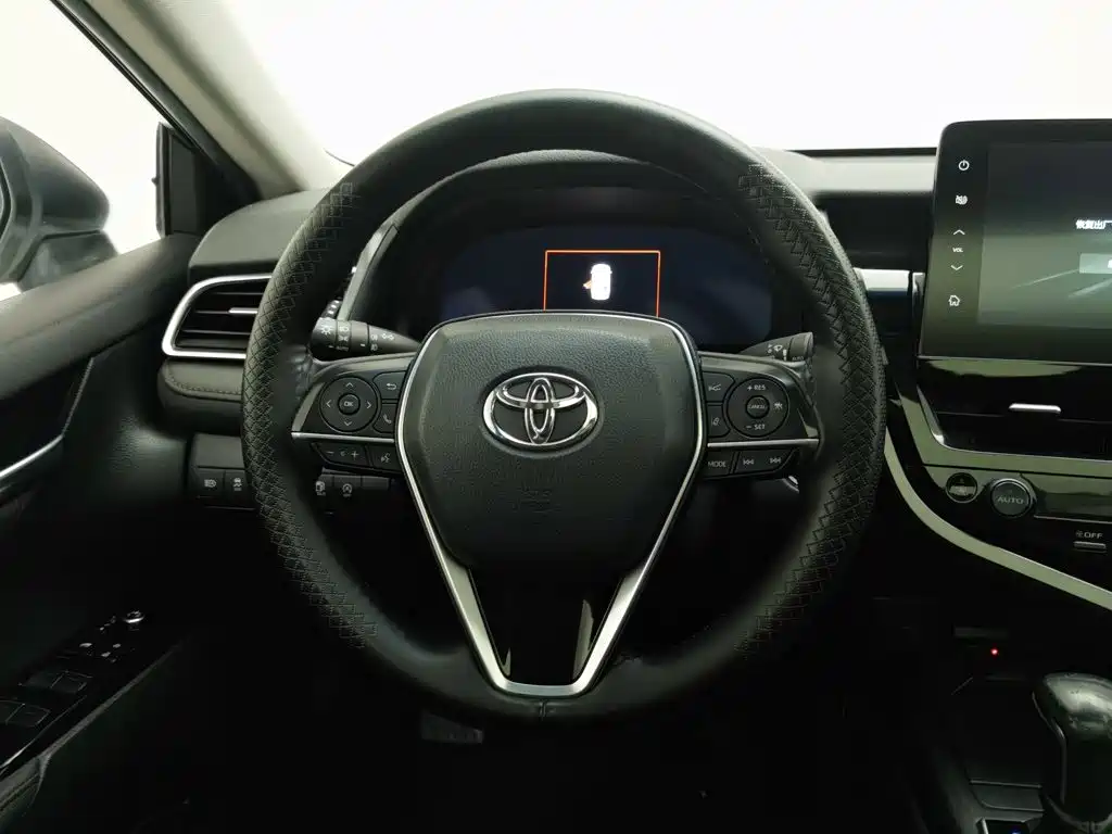 Toyota Camry — фото 11