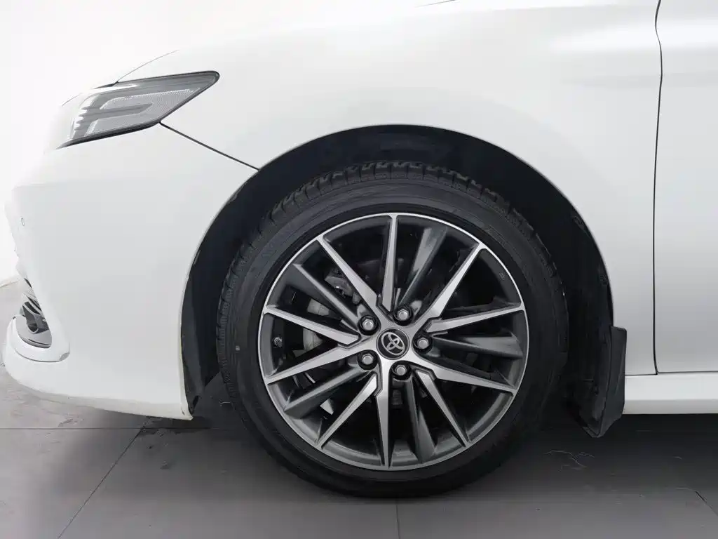 Toyota Camry — фото 17