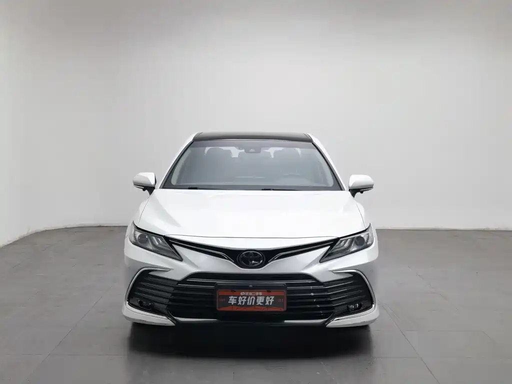 Toyota Camry — фото 3