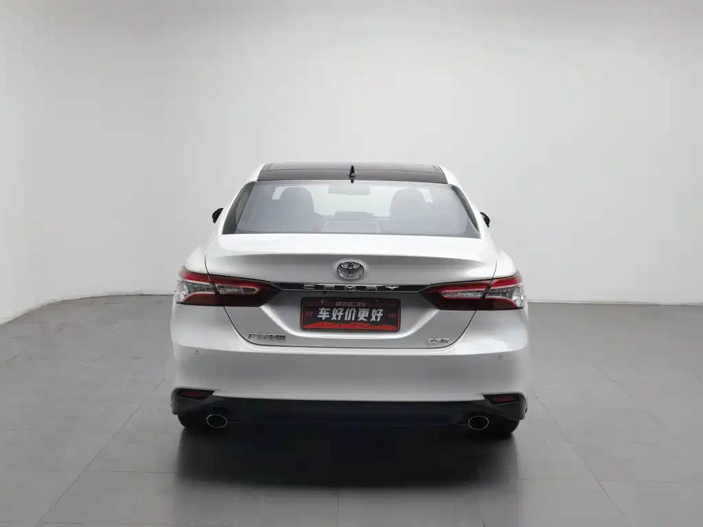Toyota Camry — фото 4