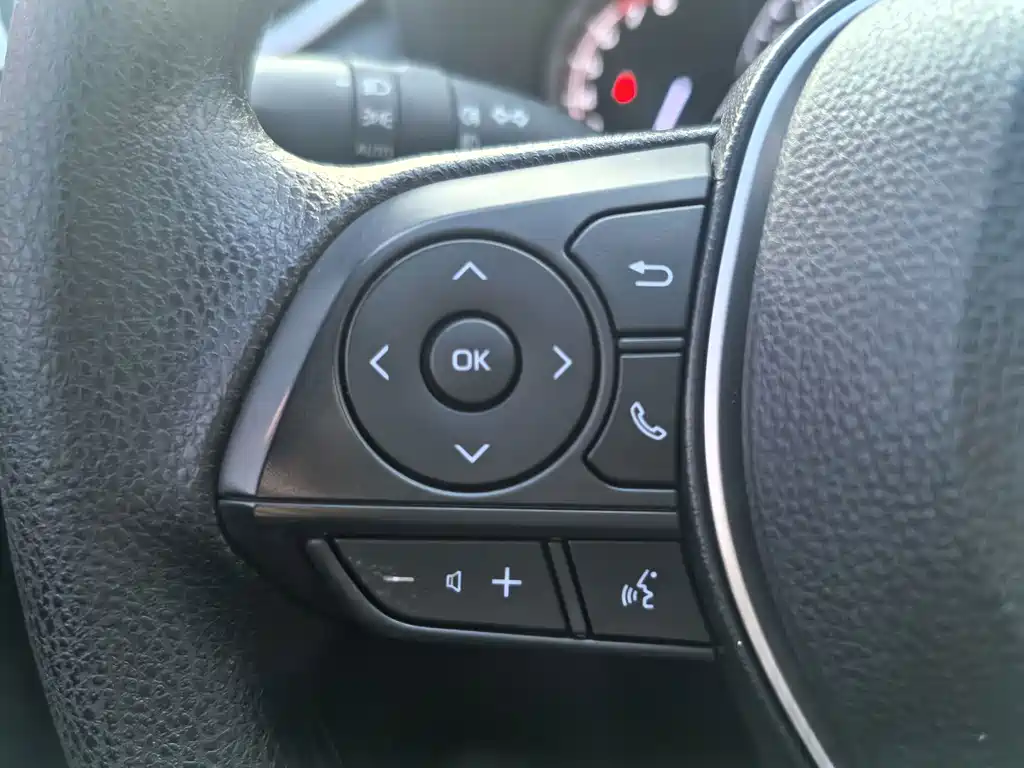 Toyota RAV4 — фото 18