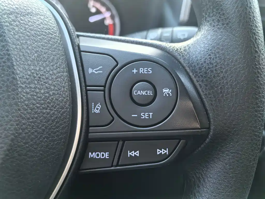 Toyota RAV4 — фото 19