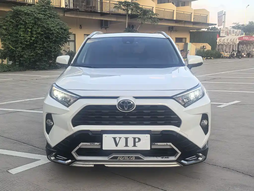Toyota RAV4 — фото 3