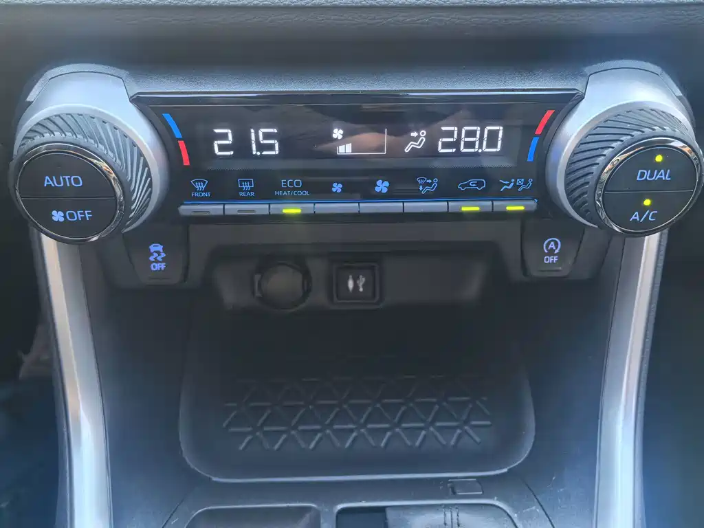Toyota RAV4 — фото 23