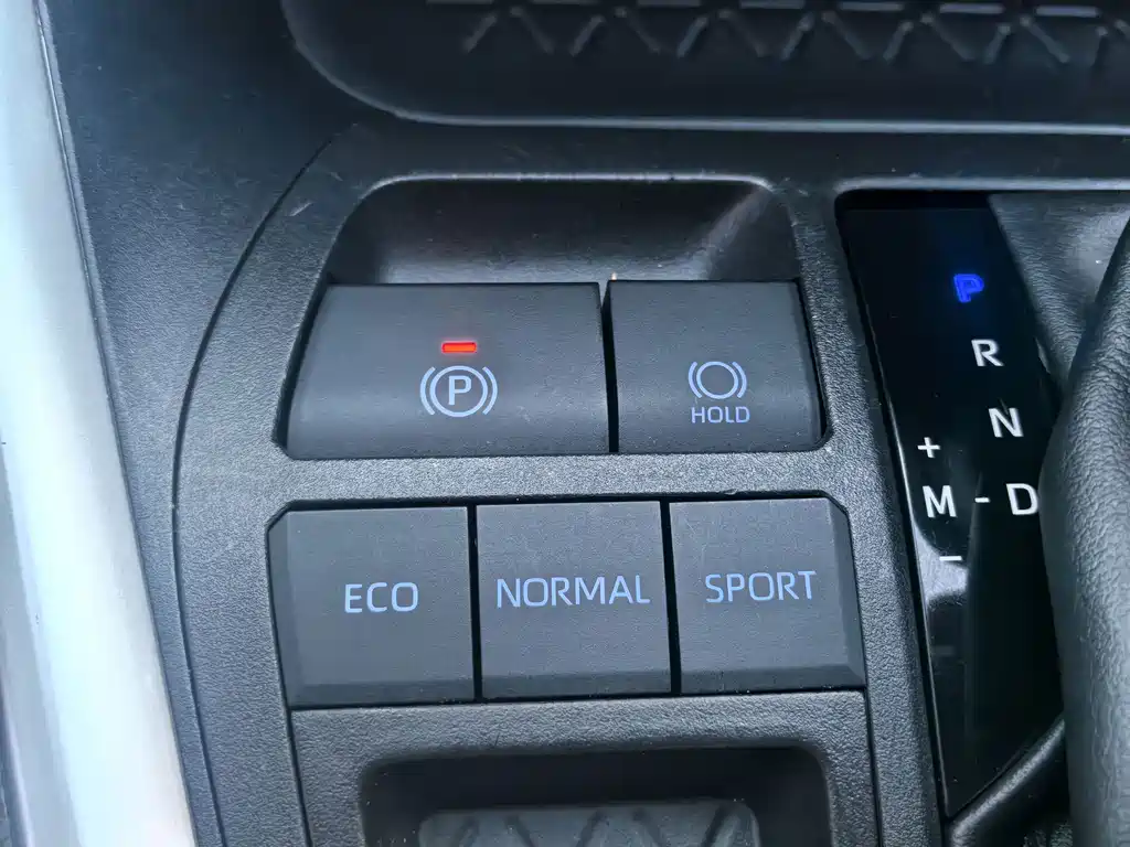 Toyota RAV4 — фото 25