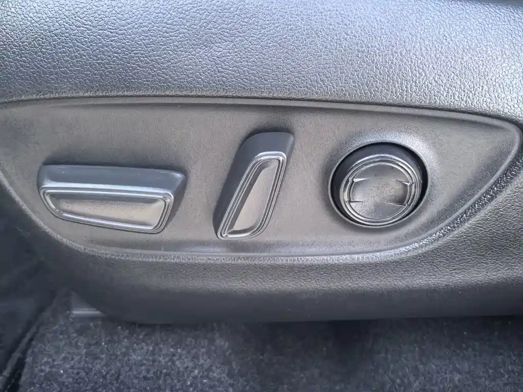 Toyota RAV4 — фото 29