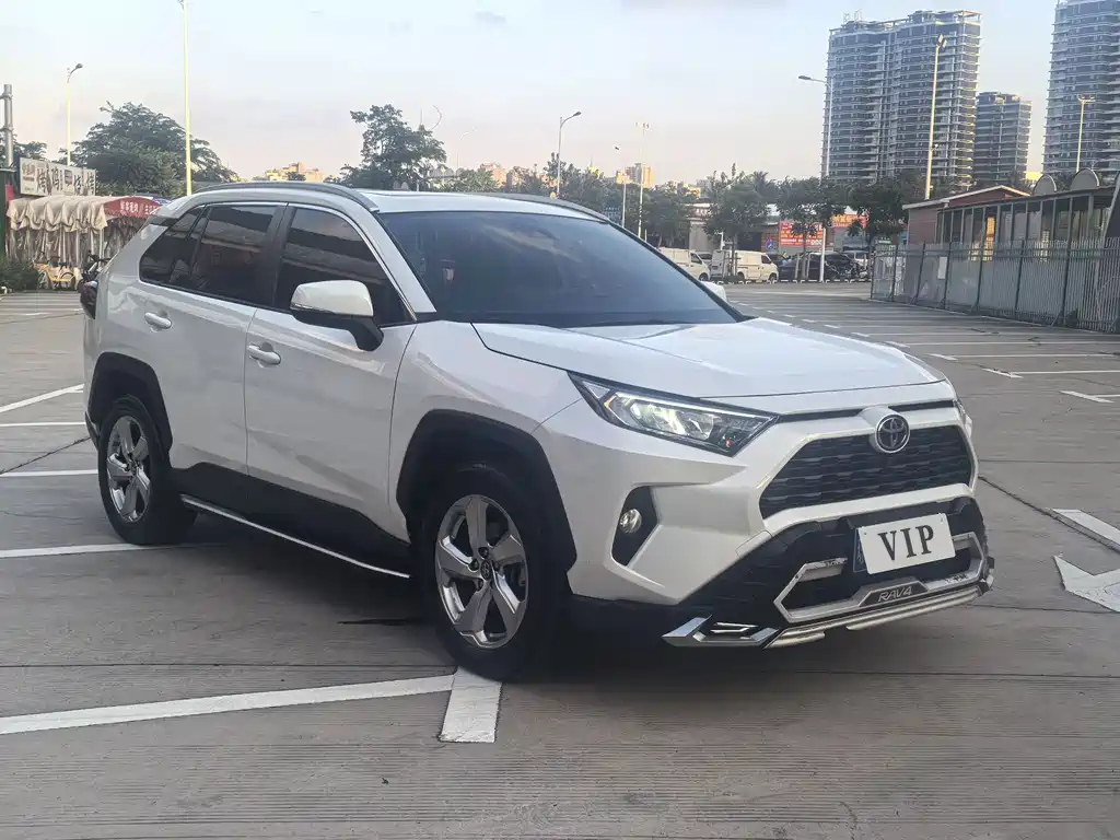 Toyota RAV4 — фото 4