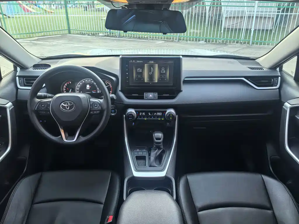 Toyota RAV4 — фото 10