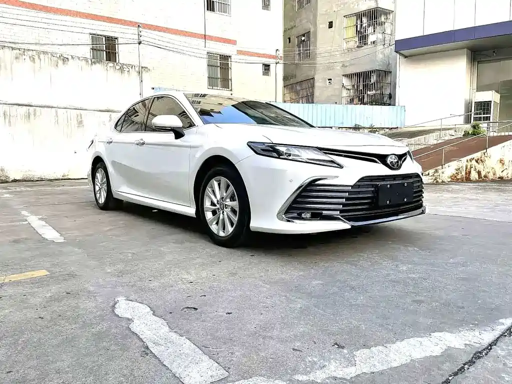 Toyota Camry — фото 3