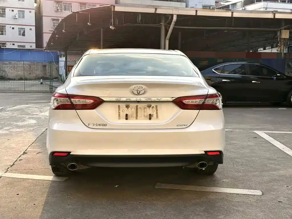 Toyota Camry — фото 5