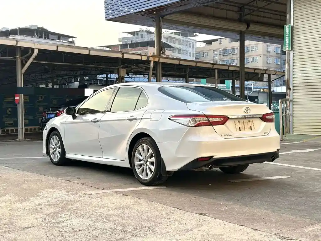 Toyota Camry — фото 6