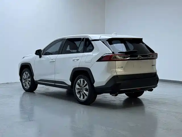 Toyota Wildlander — фото 11