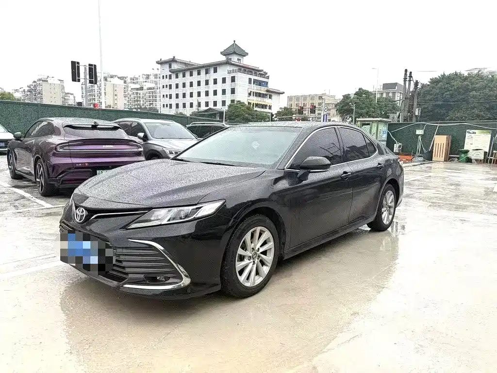 Toyota Camry — фото 2