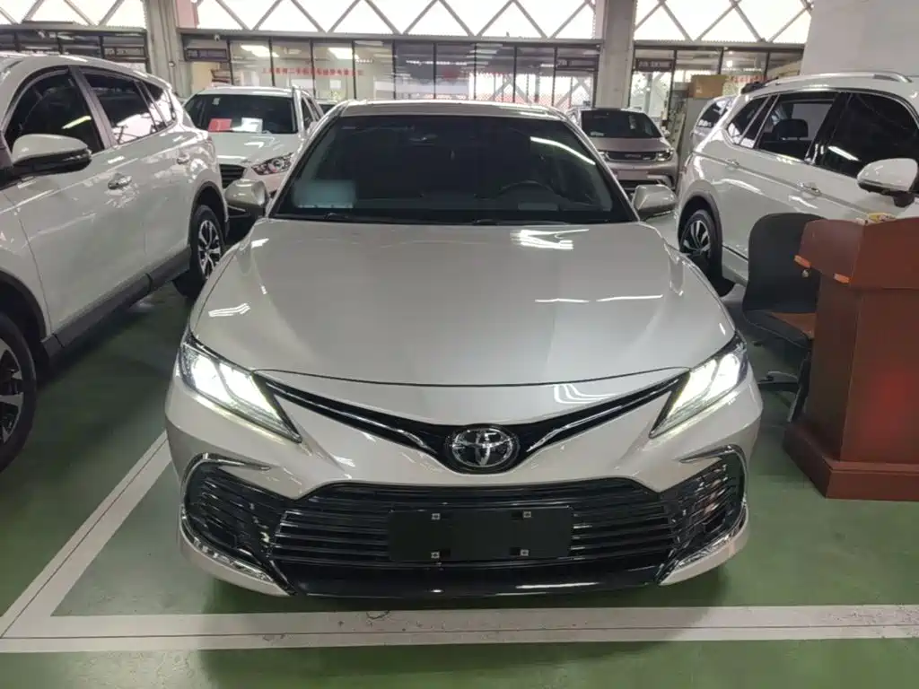 Toyota Camry — фото 3