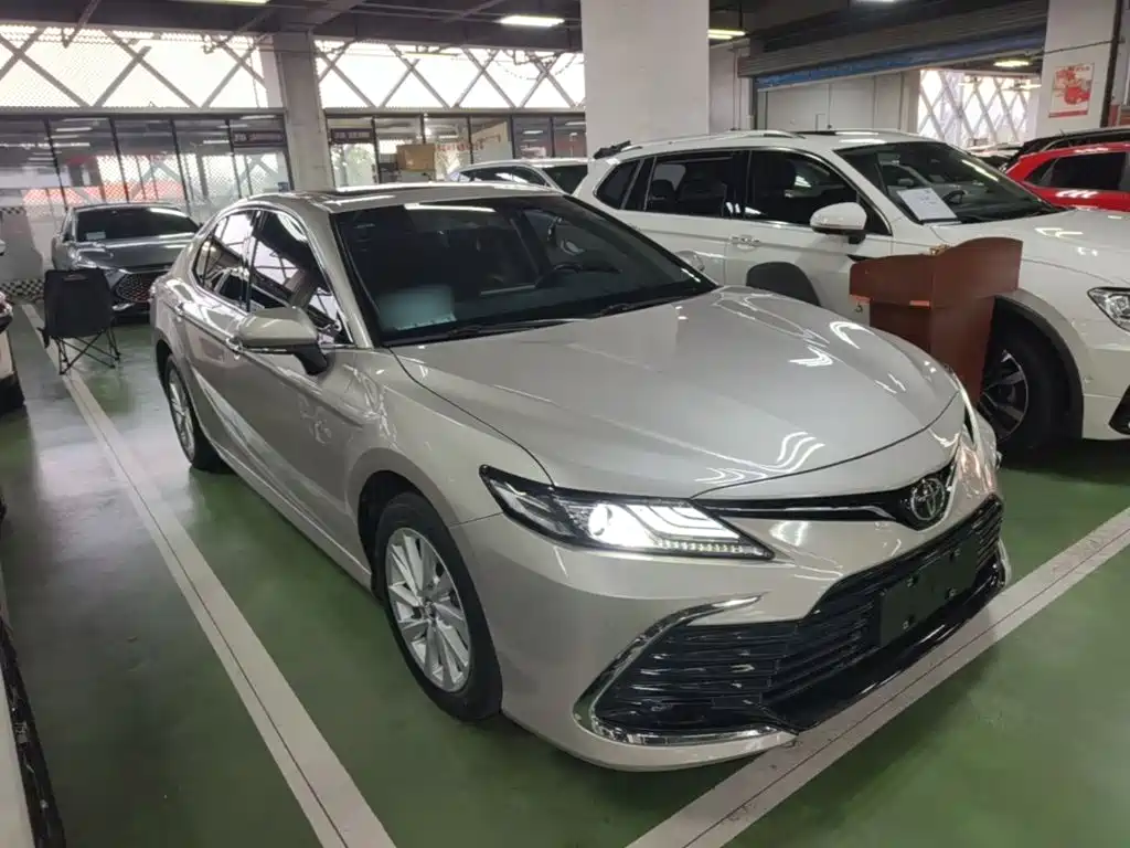 Toyota Camry — фото 4