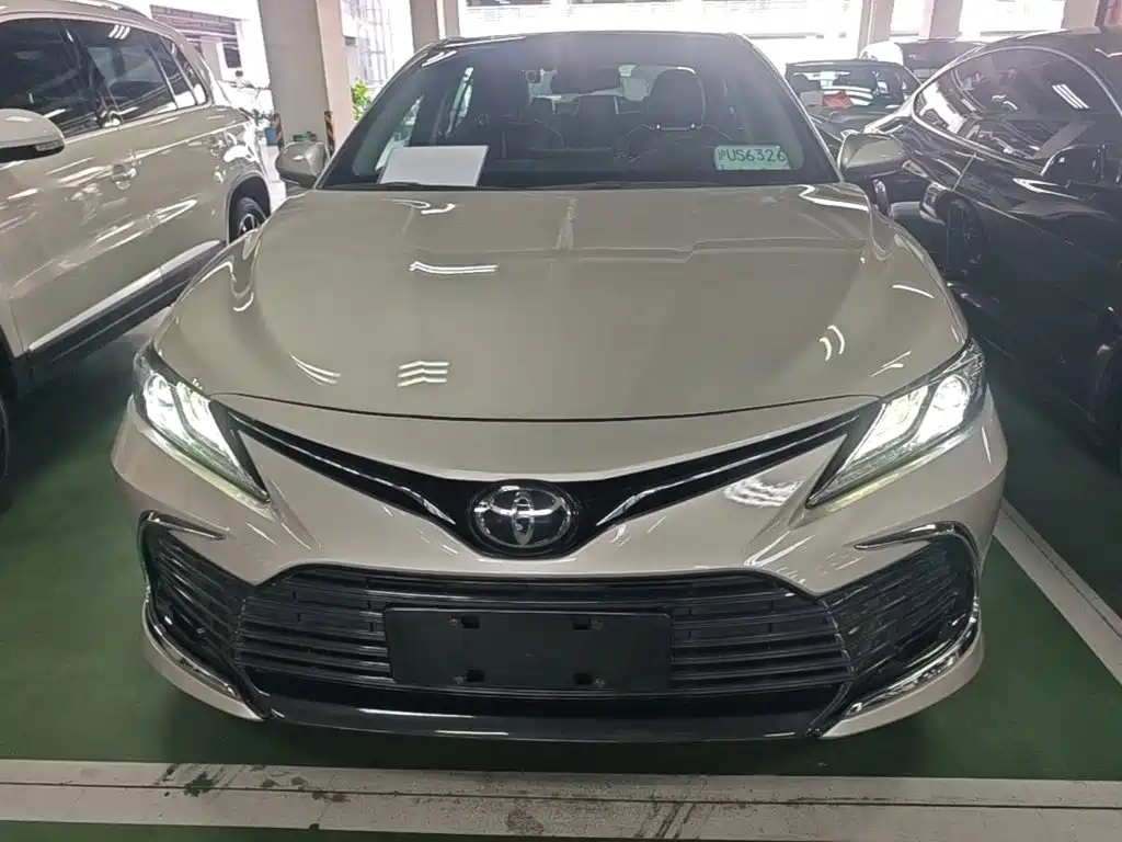 Toyota Camry — фото 3