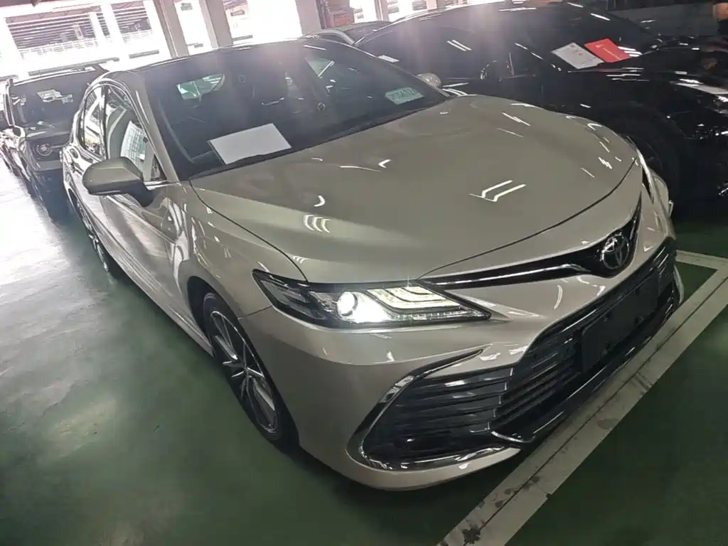 Toyota Camry — фото 4