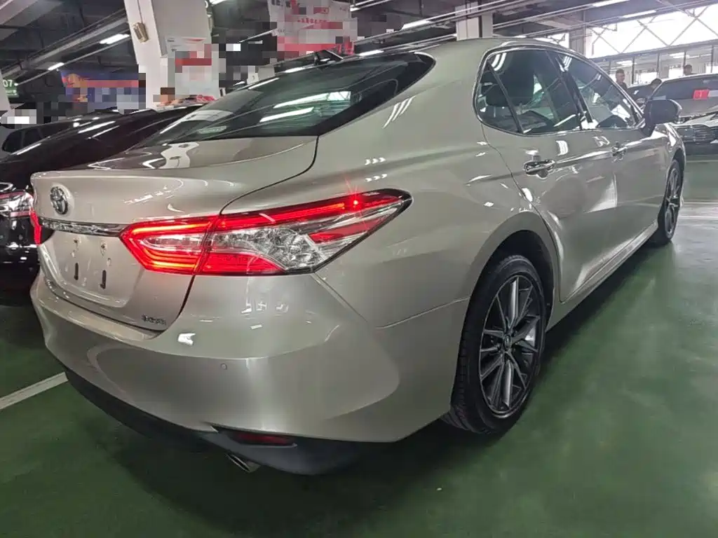 Toyota Camry — фото 7