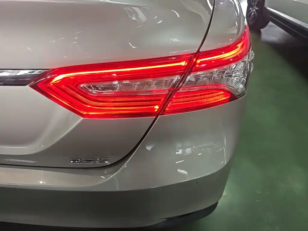 Toyota Camry — фото 8