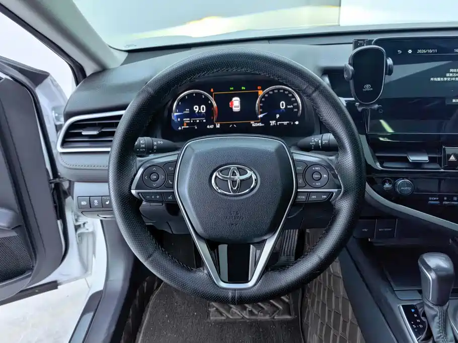 Toyota Camry — фото 15