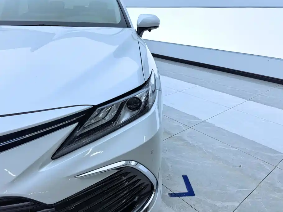 Toyota Camry — фото 5