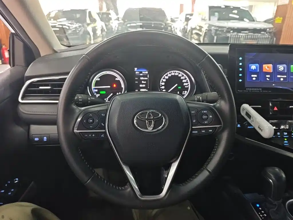 Toyota Camry — фото 11