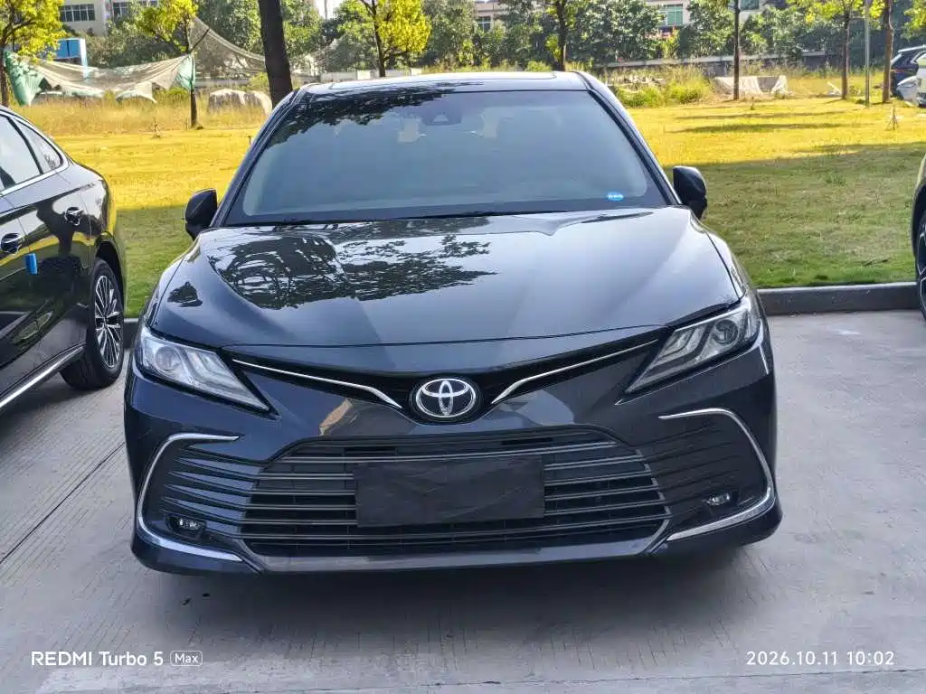 Toyota Camry — фото 2