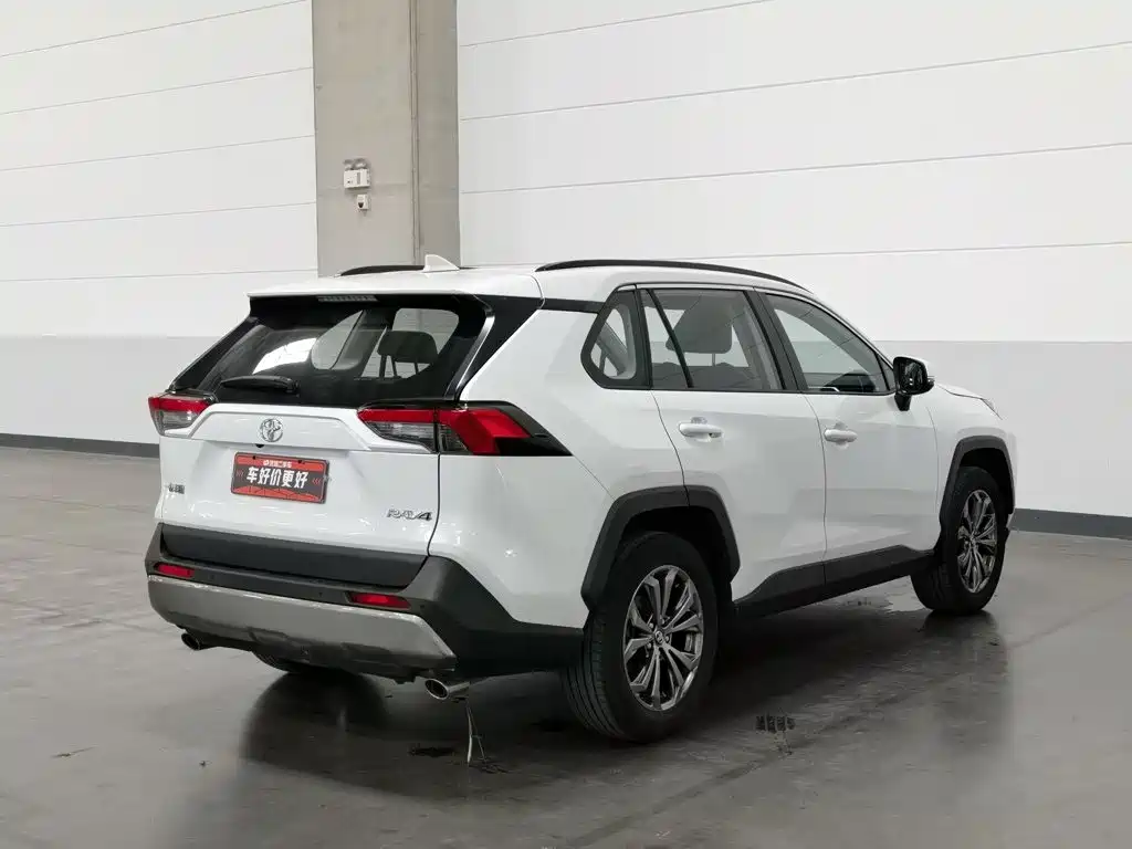Toyota RAV4 — фото 2