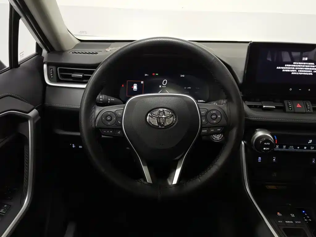 Toyota RAV4 — фото 11