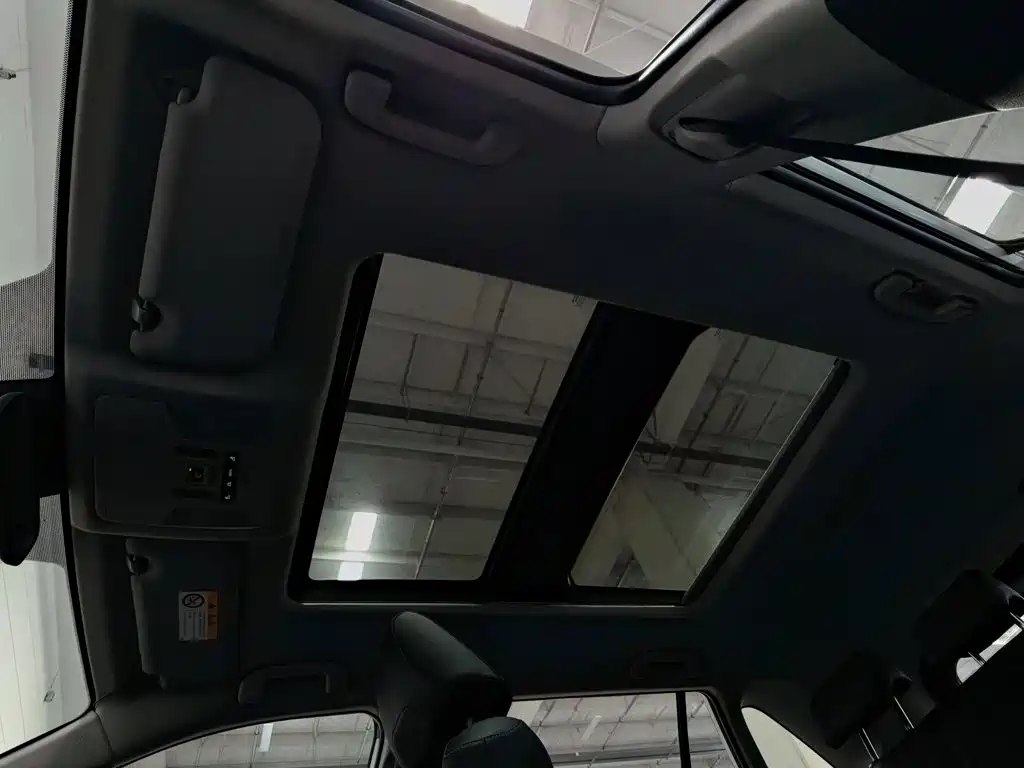 Toyota RAV4 — фото 14