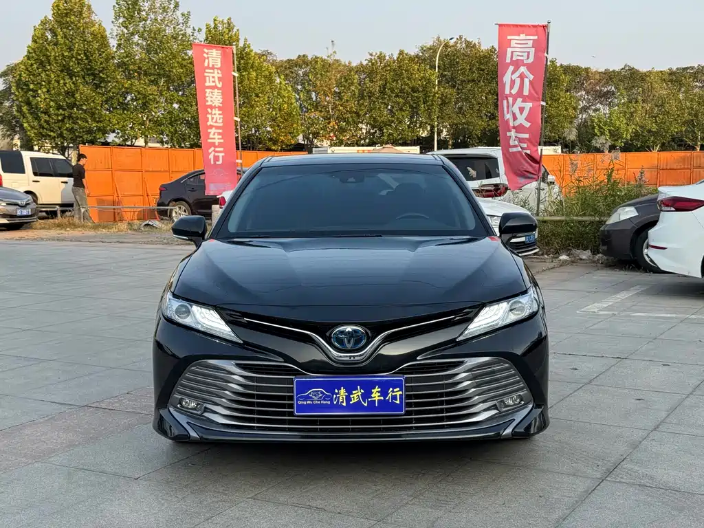 Toyota Camry — фото 2